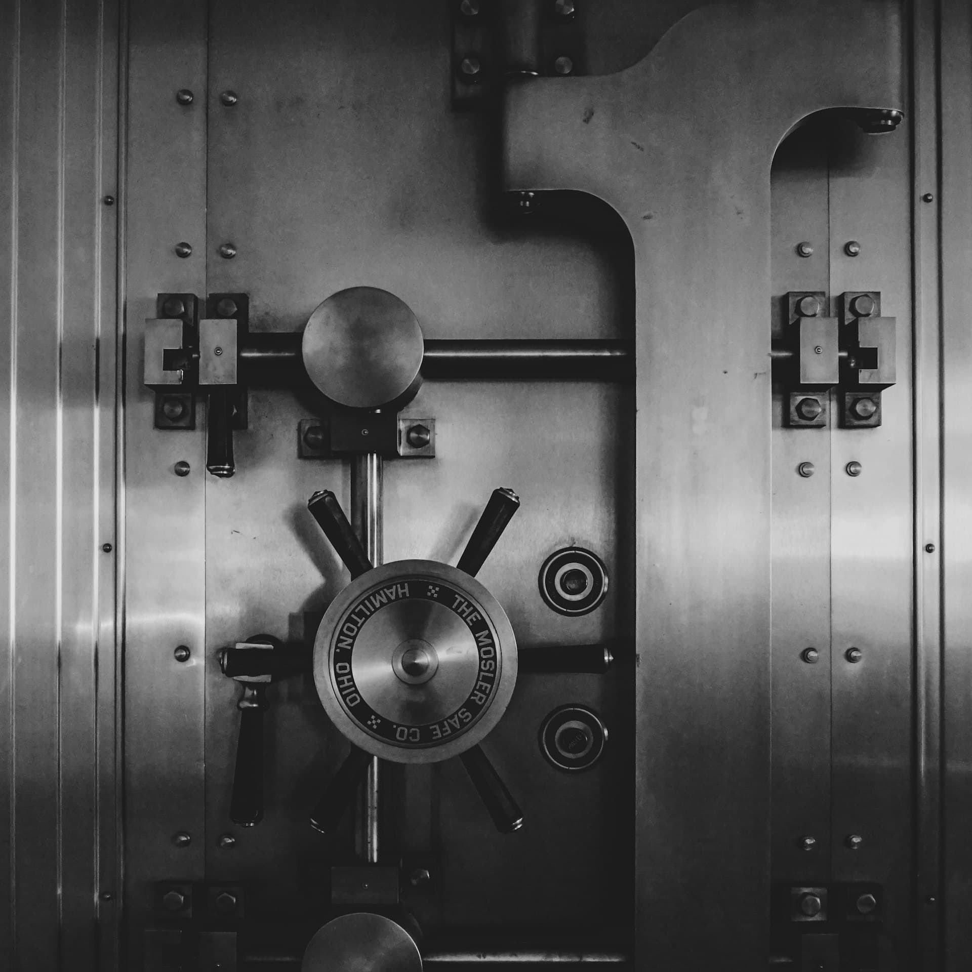 Bank vault door